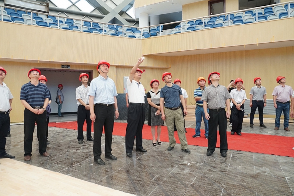 市委書記史濟錫、市長朱晨調研中立公司承建的民生項目工程